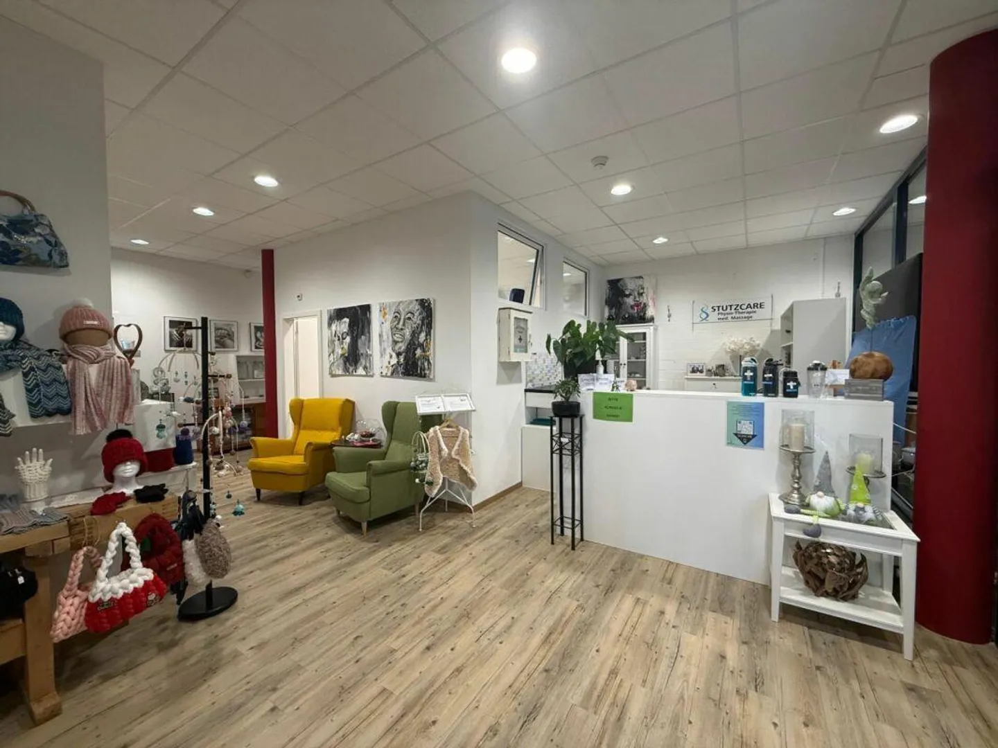 Spazio commerciale attraente nel centro commerciale 'Bahnhofsmärcht', Brunnen - Foto 3 di 9