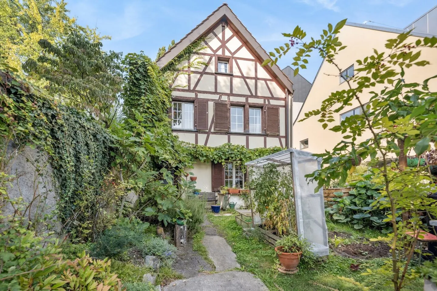 Casa a graticcio idilliaca nel centro del villaggio - Foto 1 di 6