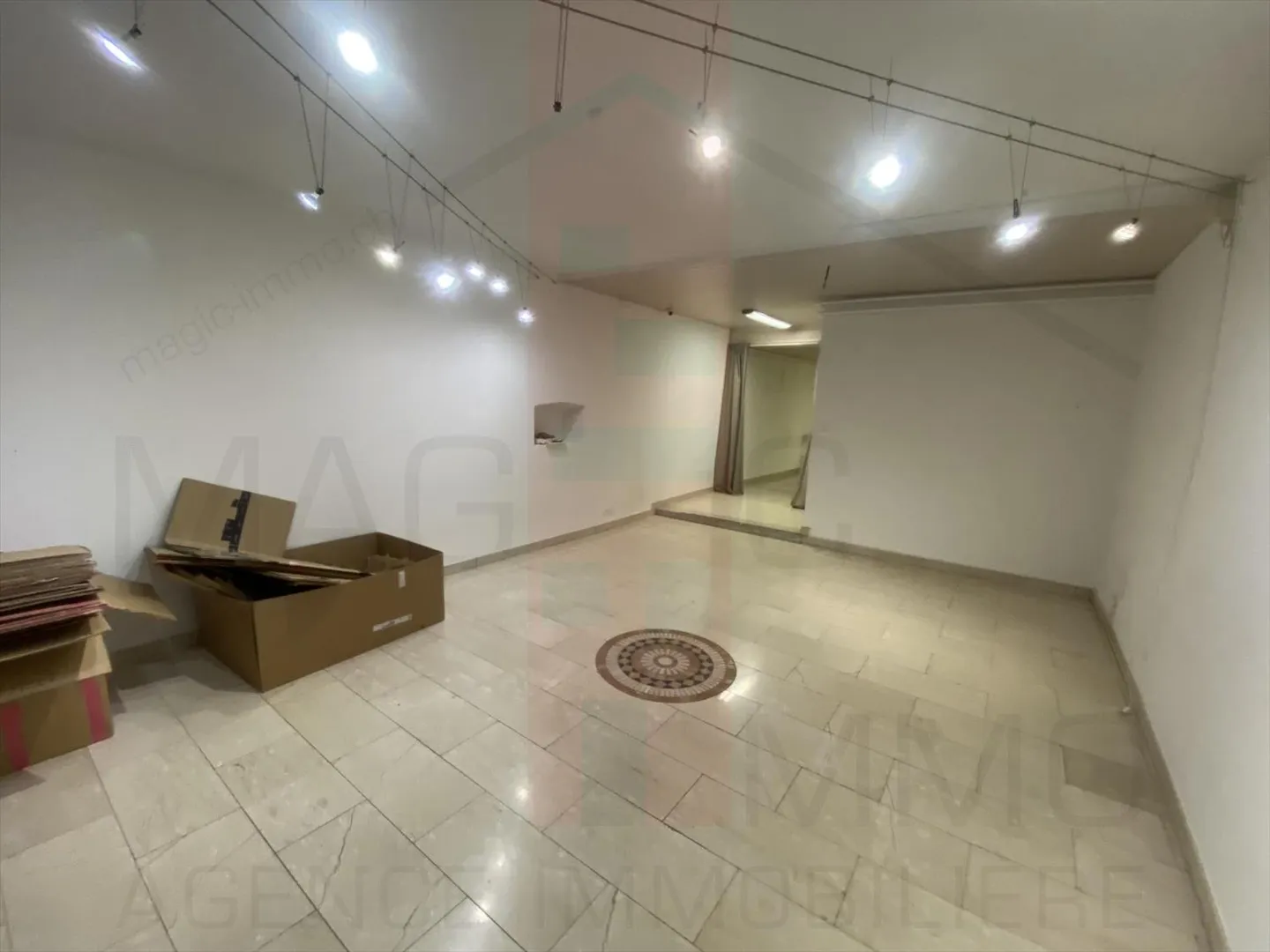 Immeuble mixte à louer - Photo 3 sur 8