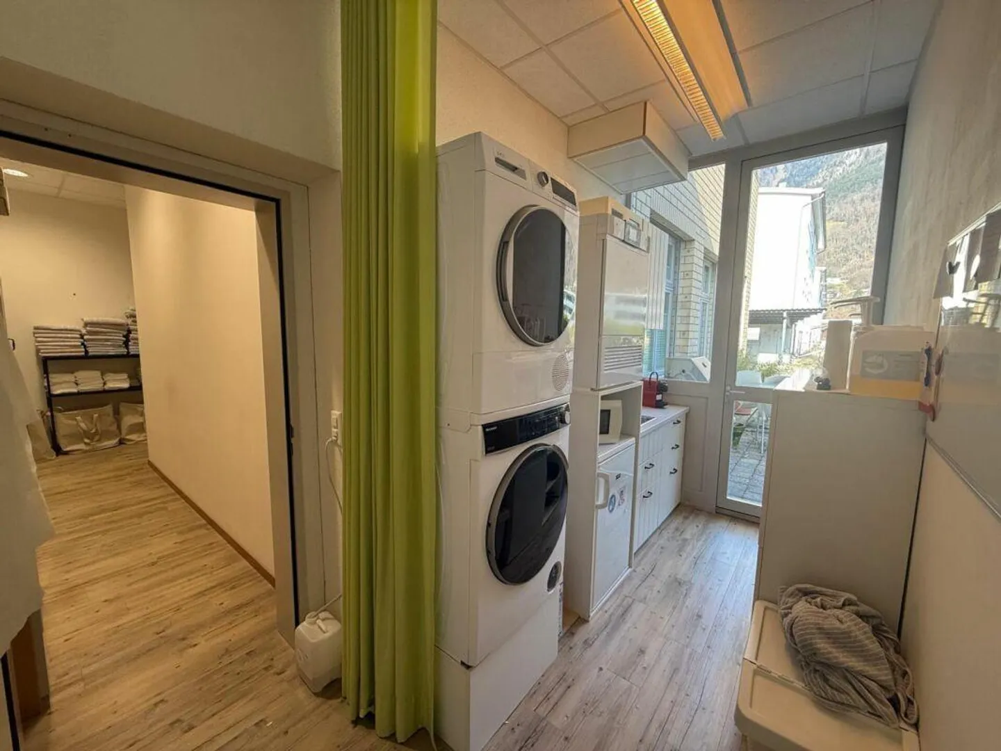 Spazio commerciale attraente nel centro commerciale 'Bahnhofsmärcht', Brunnen - Foto 6 di 9