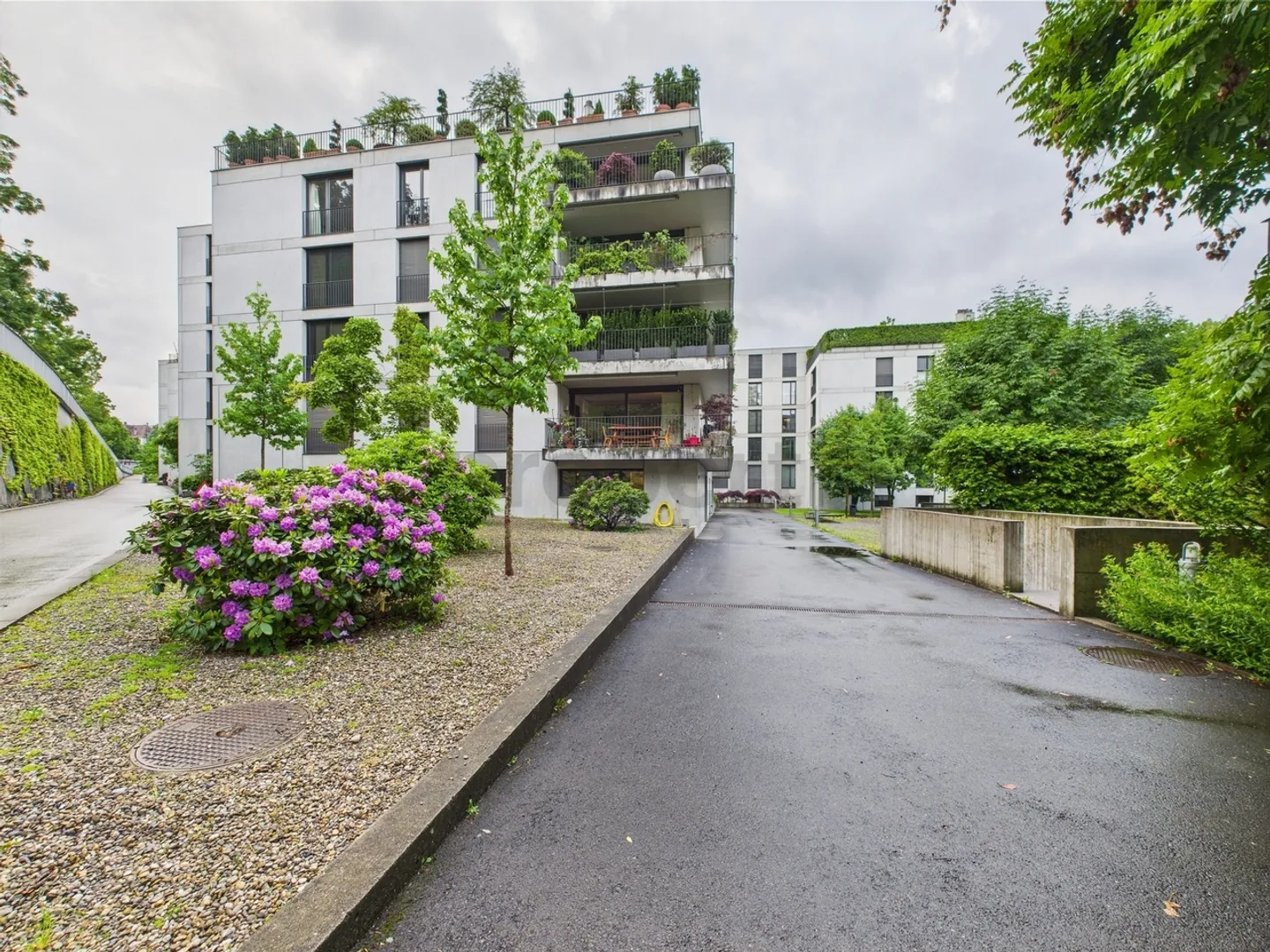 Modern Living in the Heart of Zurich with this 3.5-Room Apartment - Photo 1 of 13