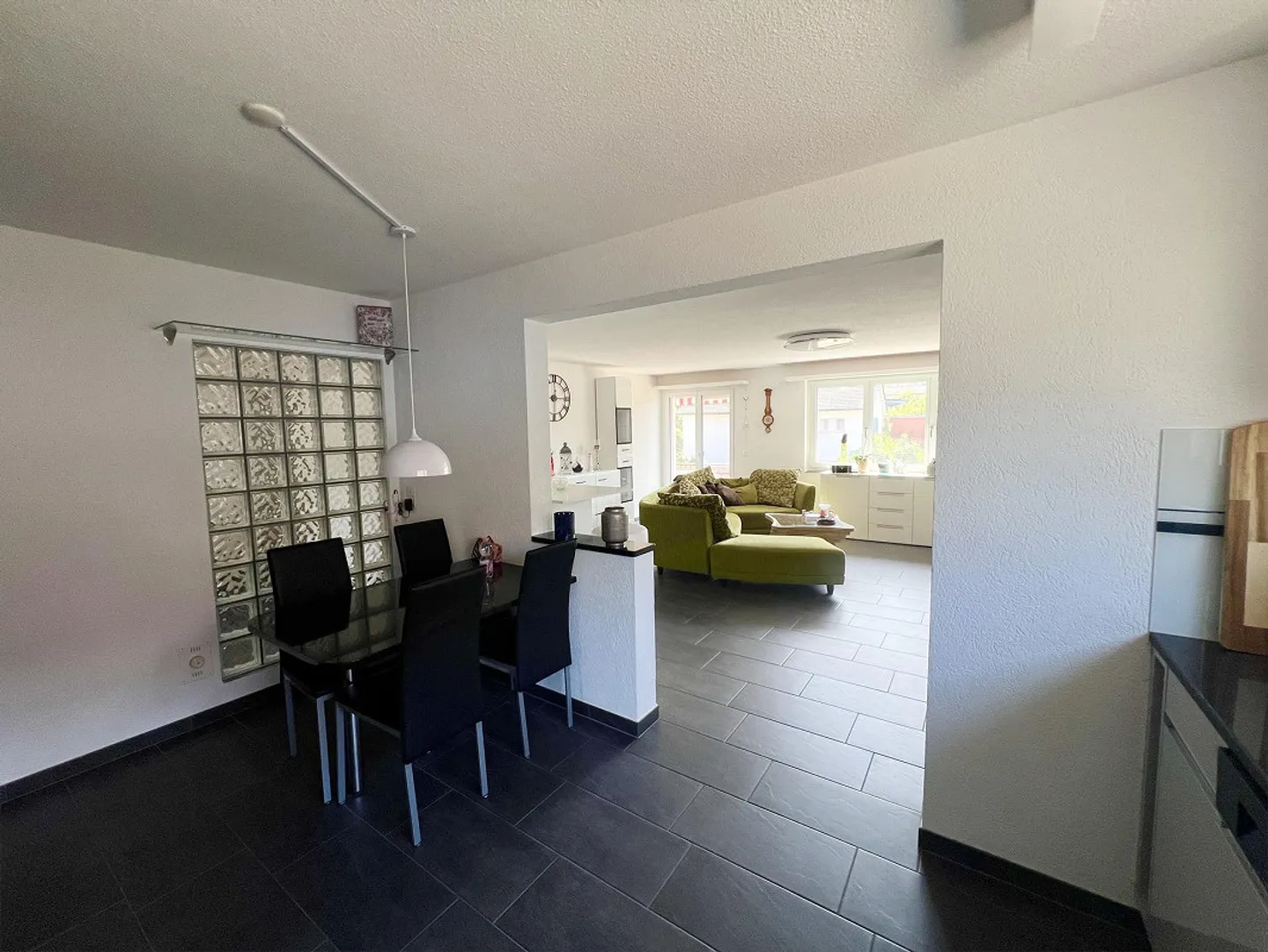 Lichtdurchflutete großzügige 4,5 Zimmer Wohnung mit Terasse zu verkauf - Photo 4 of 18