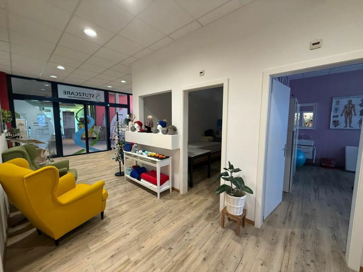 Spazio commerciale attraente nel centro commerciale 'Bahnhofsmärcht', Brunnen - Foto 5 di 9