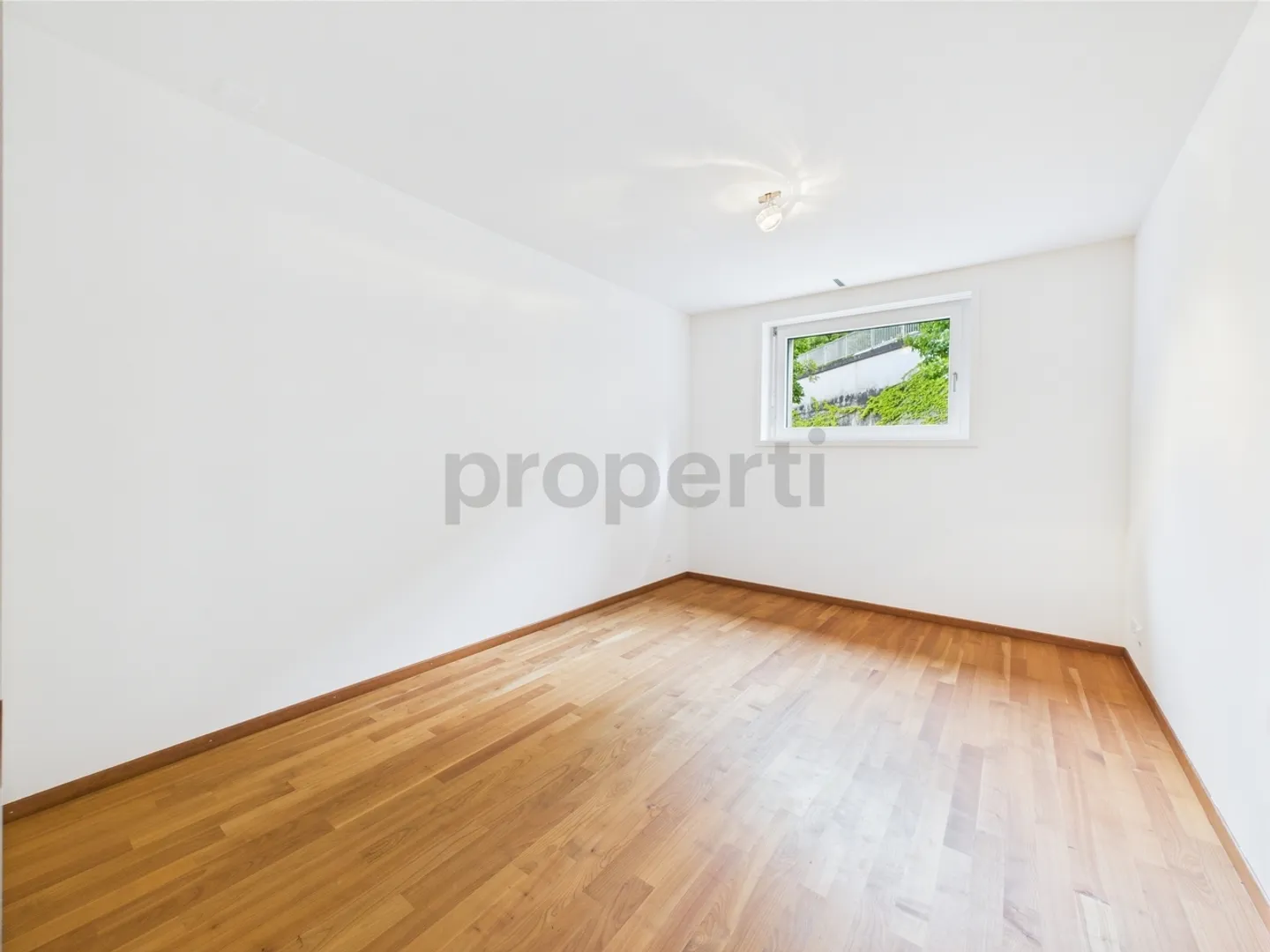 Modern Living in the Heart of Zurich with this 3.5-Room Apartment - Photo 9 of 13