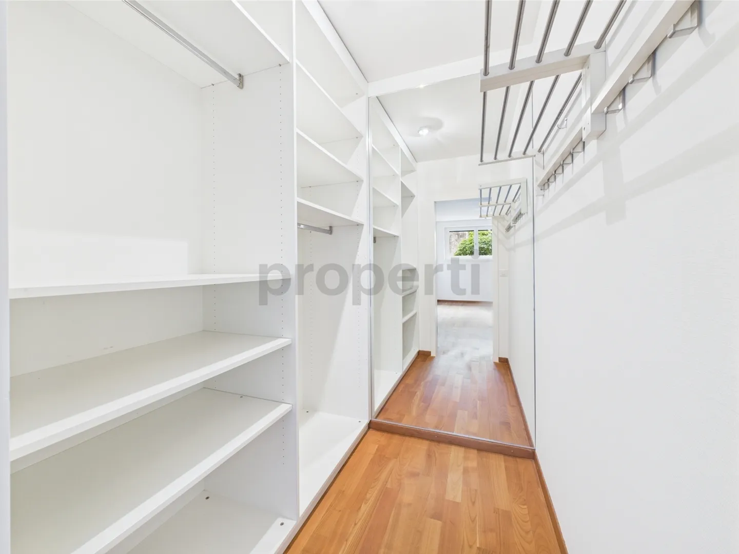 Modern Living in the Heart of Zurich with this 3.5-Room Apartment - Photo 10 of 13