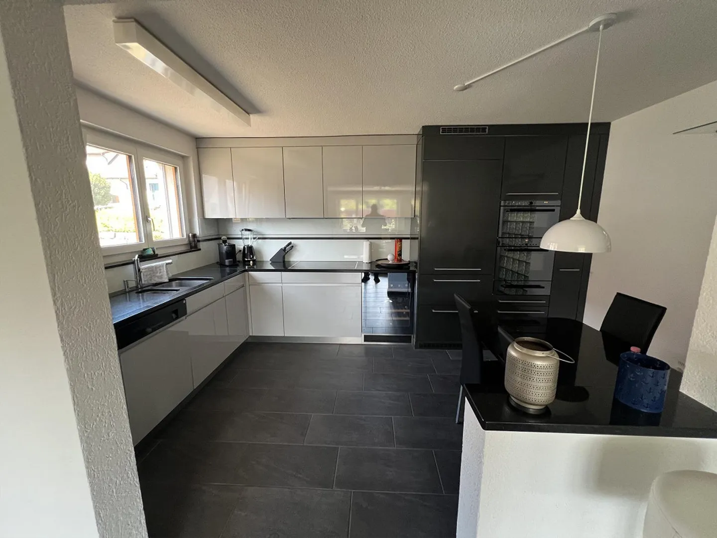 Lichtdurchflutete großzügige 4,5 Zimmer Wohnung mit Terasse zu verkauf - Photo 9 of 18