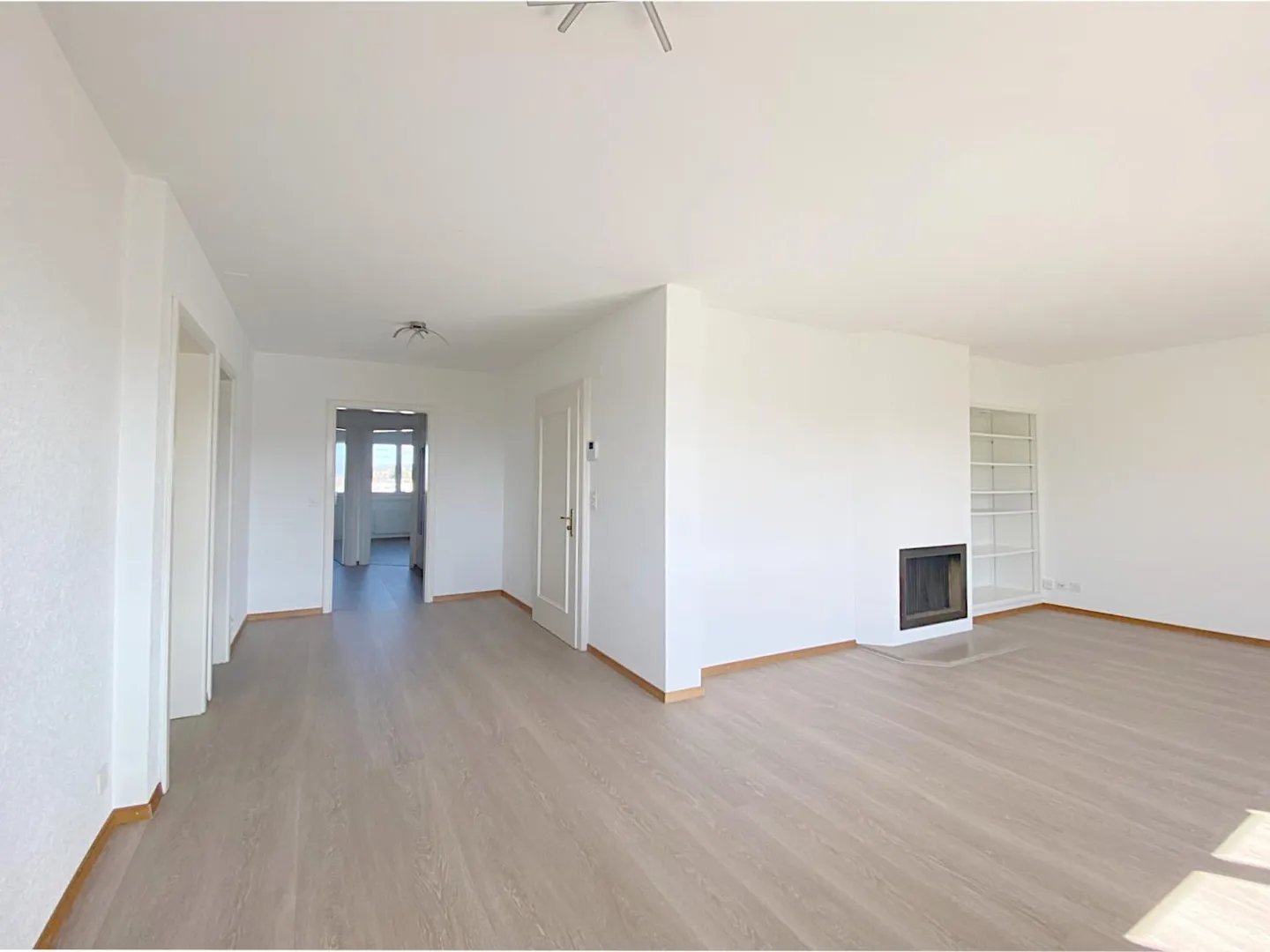 Bel appartement avec balcon - Photo 2 sur 7