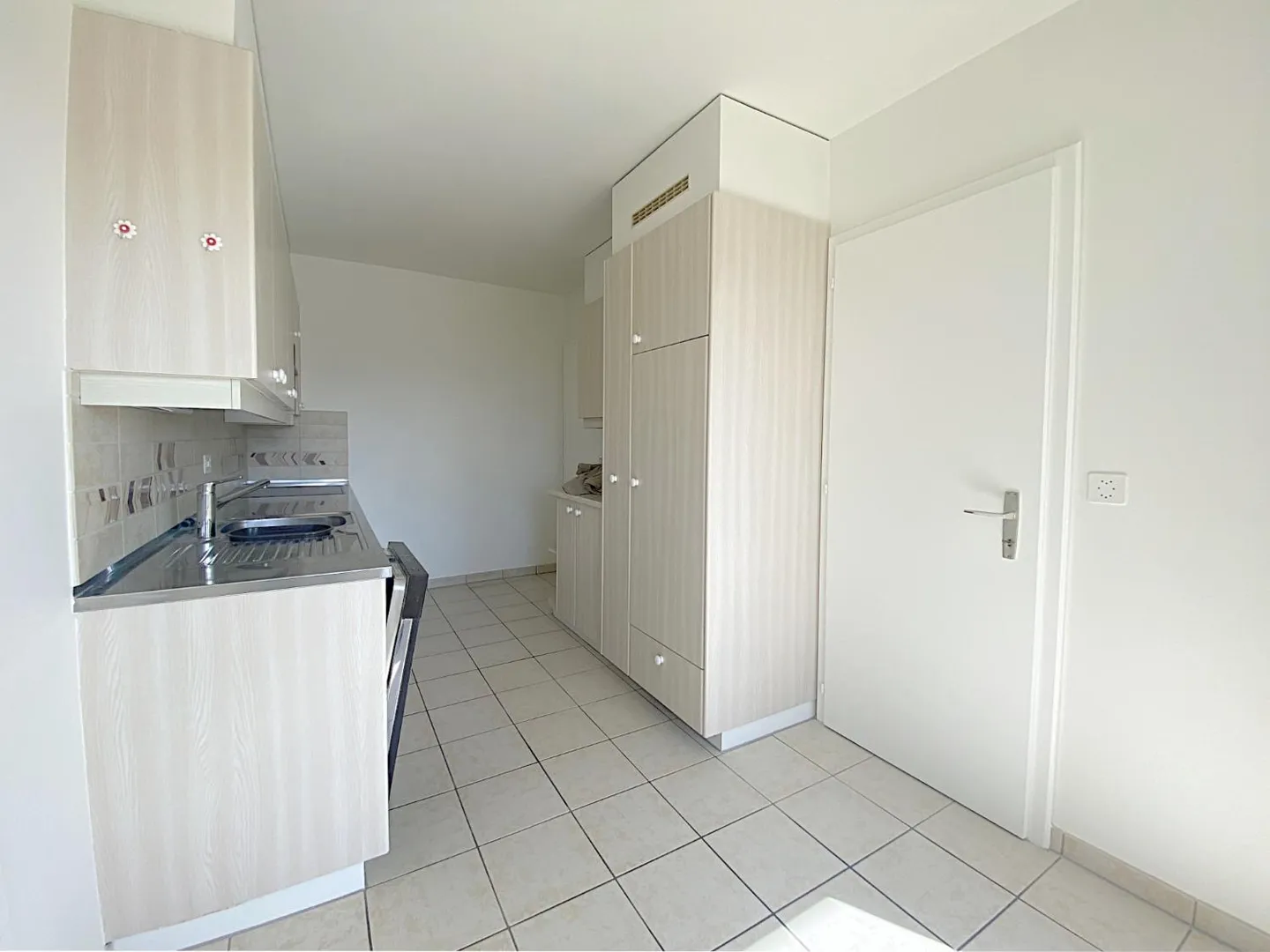 Bel appartement avec balcon - Photo 3 sur 7