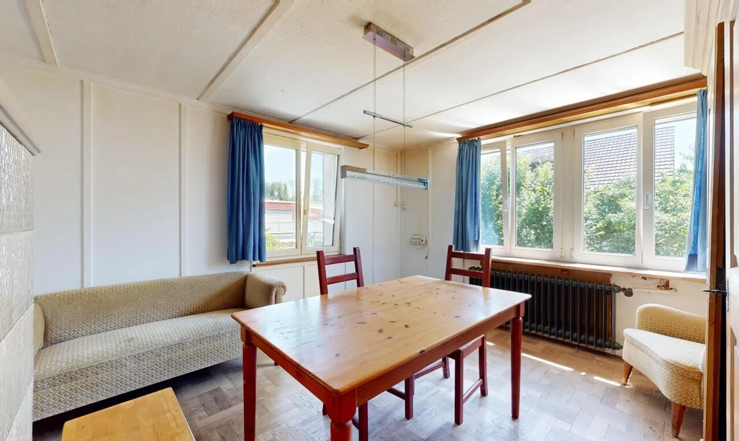 Detached property with room for your own ideas - Photo 2 of 11