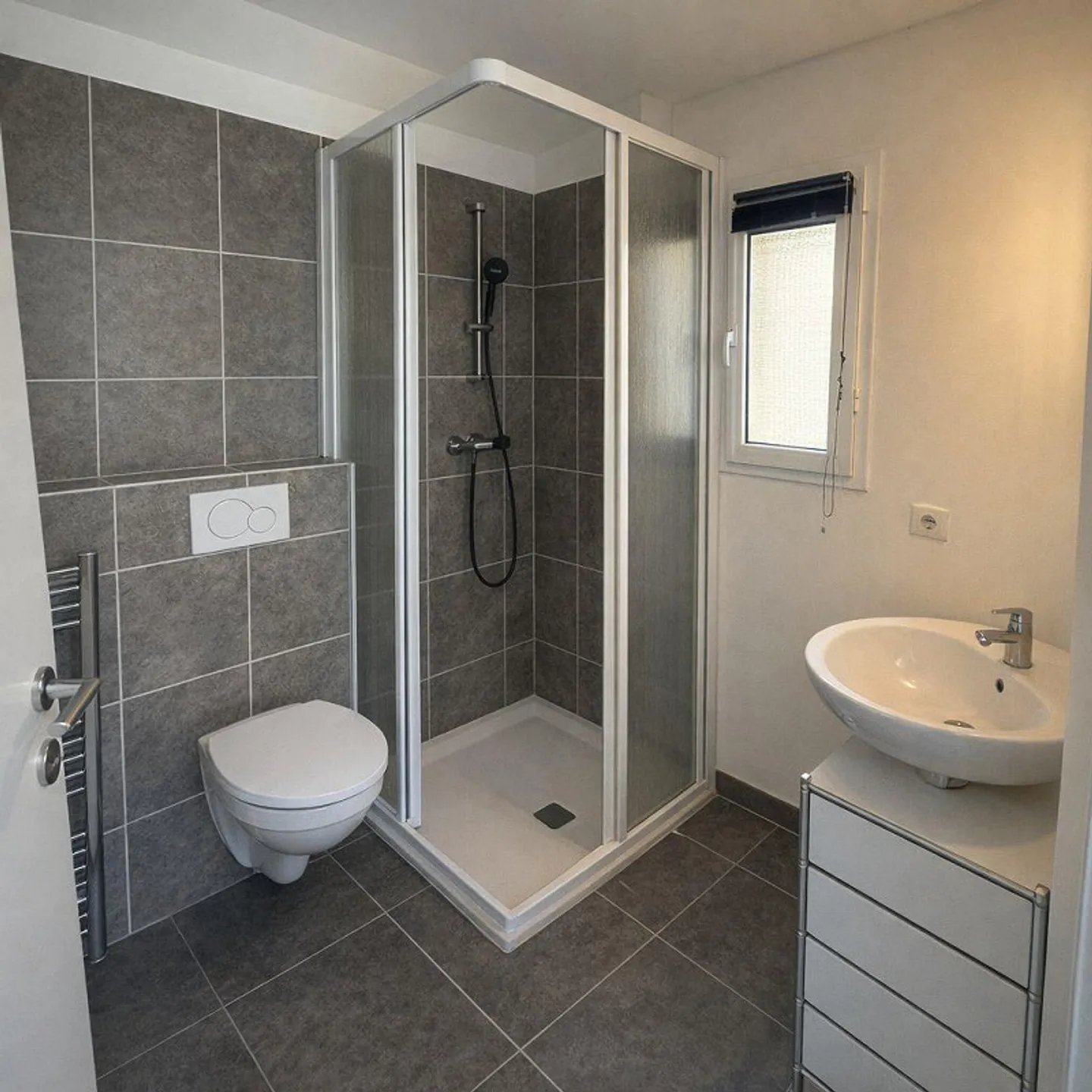 Cadenazzo 4.5-Room Apartment with Garden - Photo 15 of 21