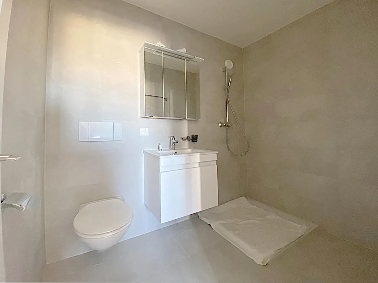 Bel appartement avec balcon - Photo 7 sur 7