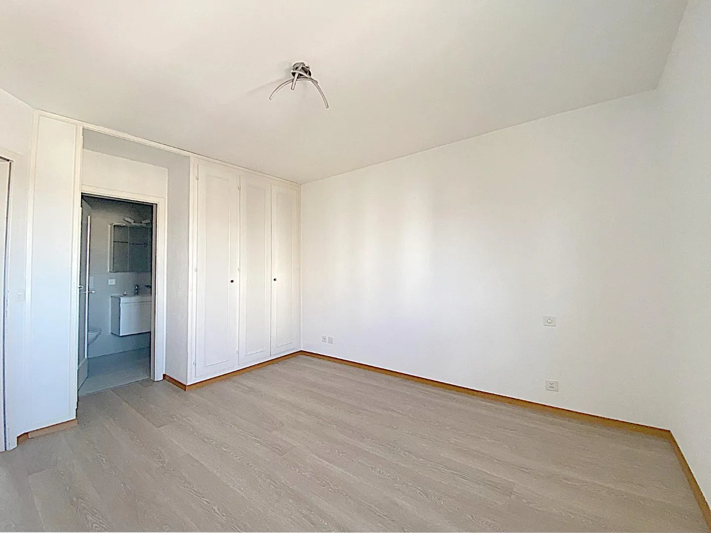 Bel appartement avec balcon - Photo 4 sur 7