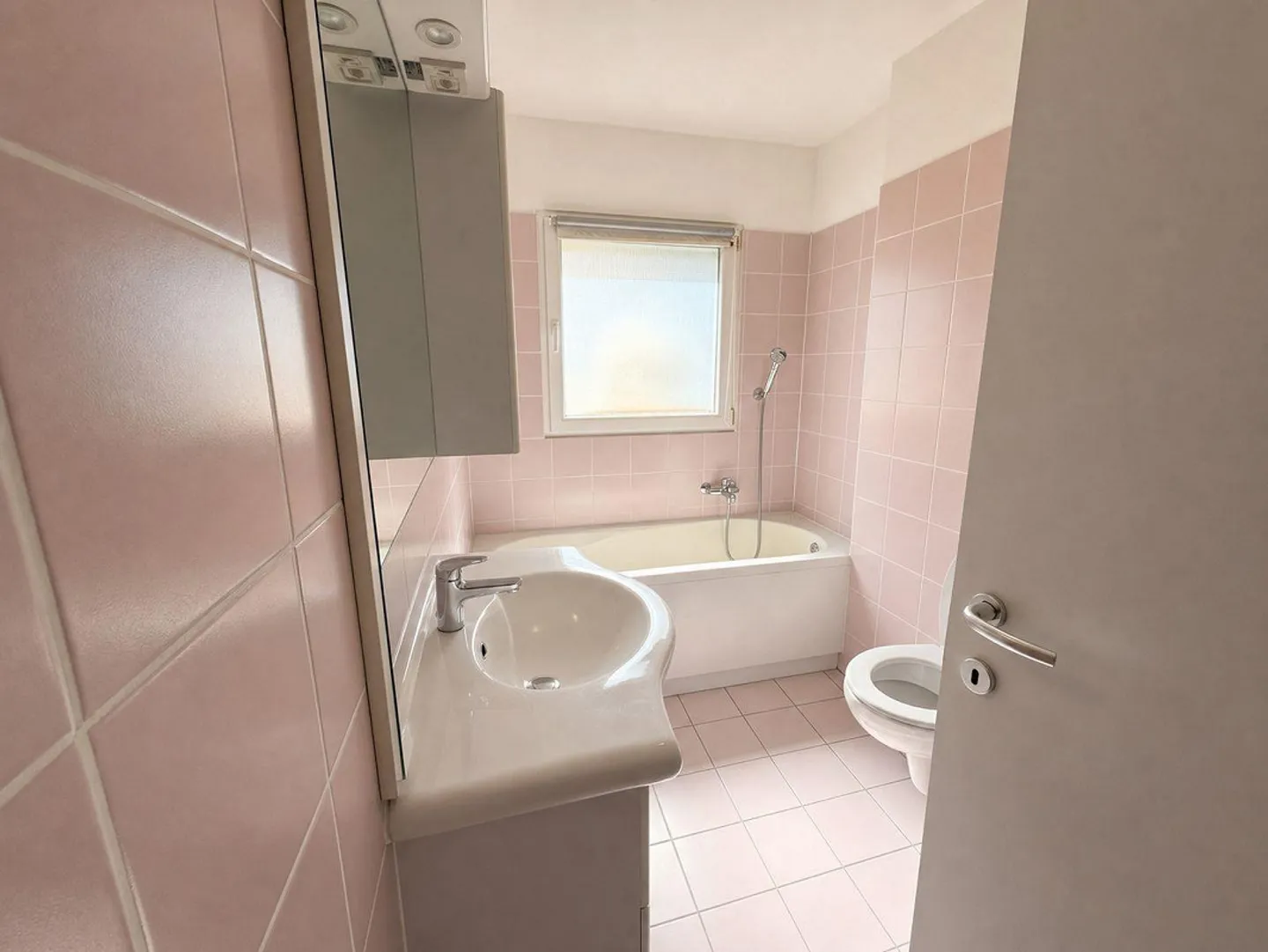 Cadenazzo 4.5-Room Apartment with Garden - Photo 14 of 21