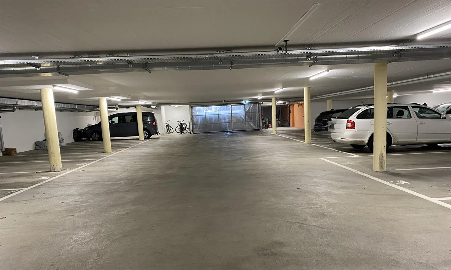 Doppeleinstellplatz in Tiefgarage - Photo 1 of 3