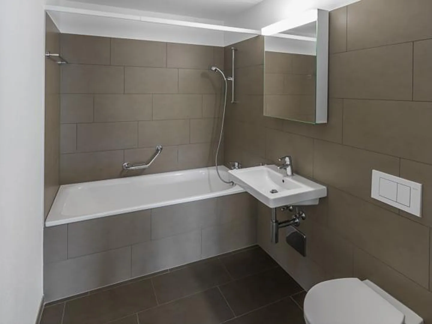 AFFITTO SENZA CAUZIONE - Ampio e moderno appartamento di 2,5 stanze a N... - Foto 5 di 7