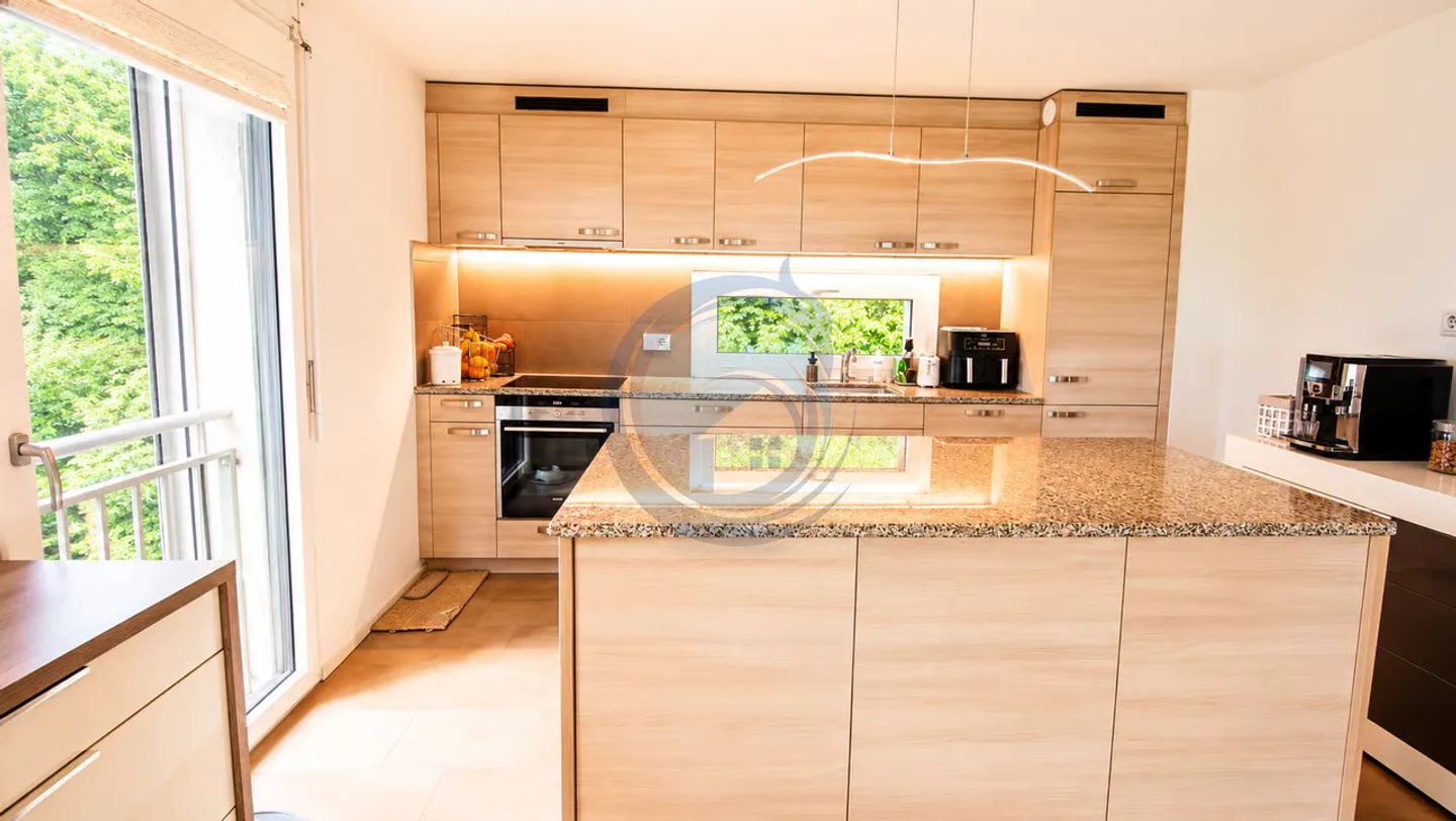 BEAUTIFUL CORNER APARTMENT WITH 3.5 ROOMS AND LARGE BALCONY - Photo 7 of 13