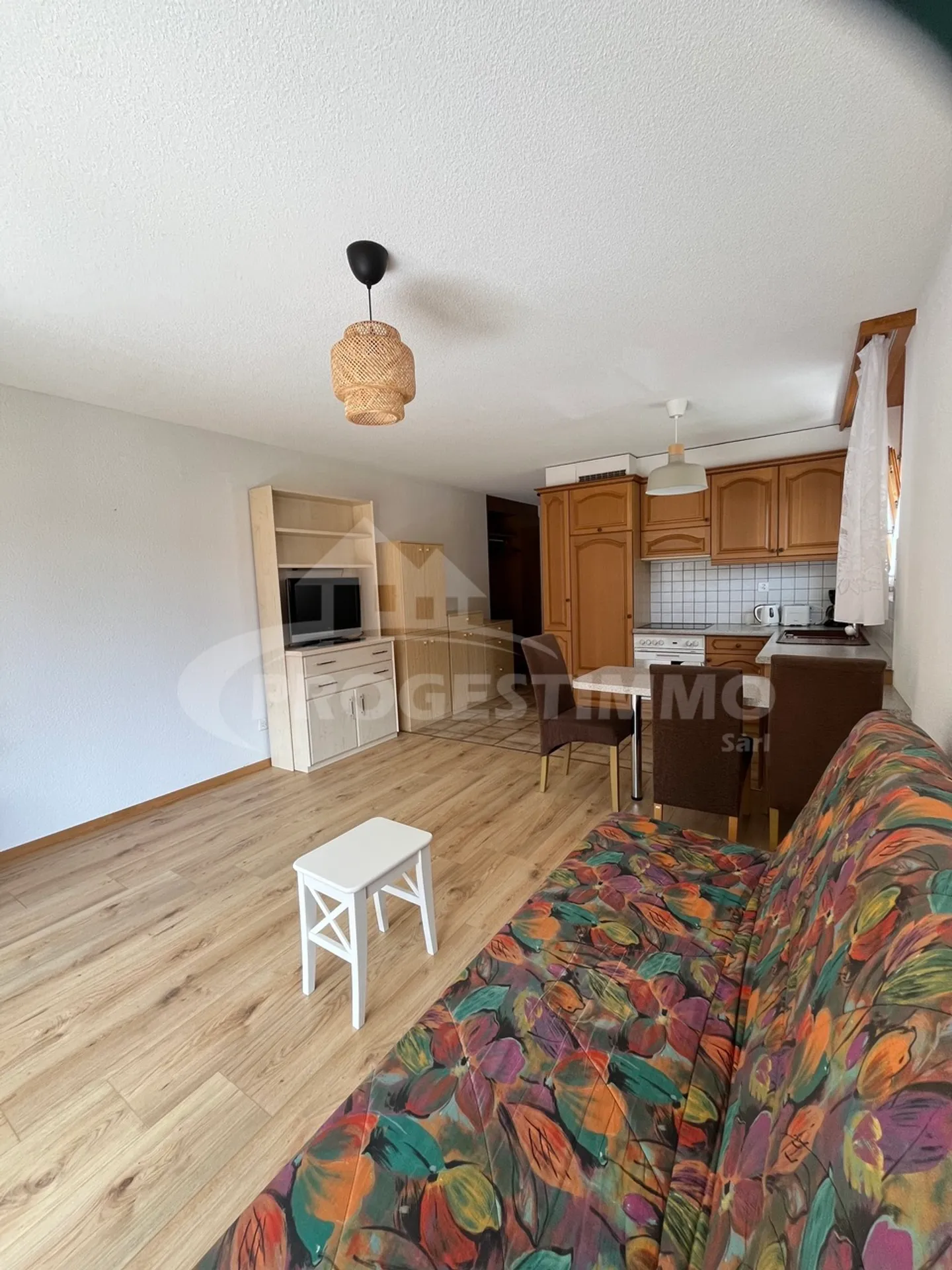 STUDIO MOBILIERT IM HERZEN DES DORFES - Foto 1 von 12