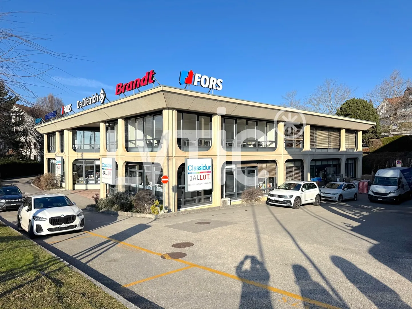 Showroom, Salles, Bureaux de 640 m2 à louer à Crissier - Photo 1 sur 9