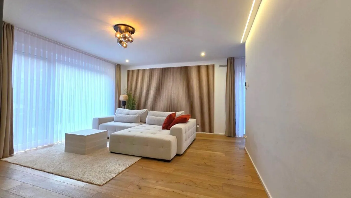 Villa unifamiliare moderna con giardino spazioso in una posizione tranquilla a Golino - Foto 3 di 16