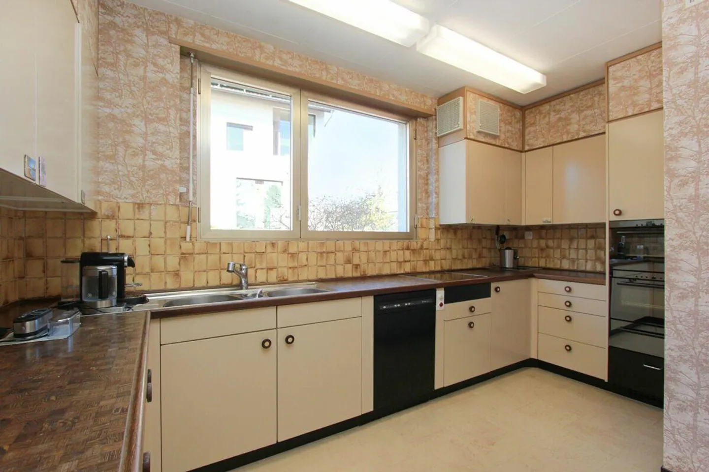 Grosses Einfamilienhaus mit Garten - Foto 5 von 13