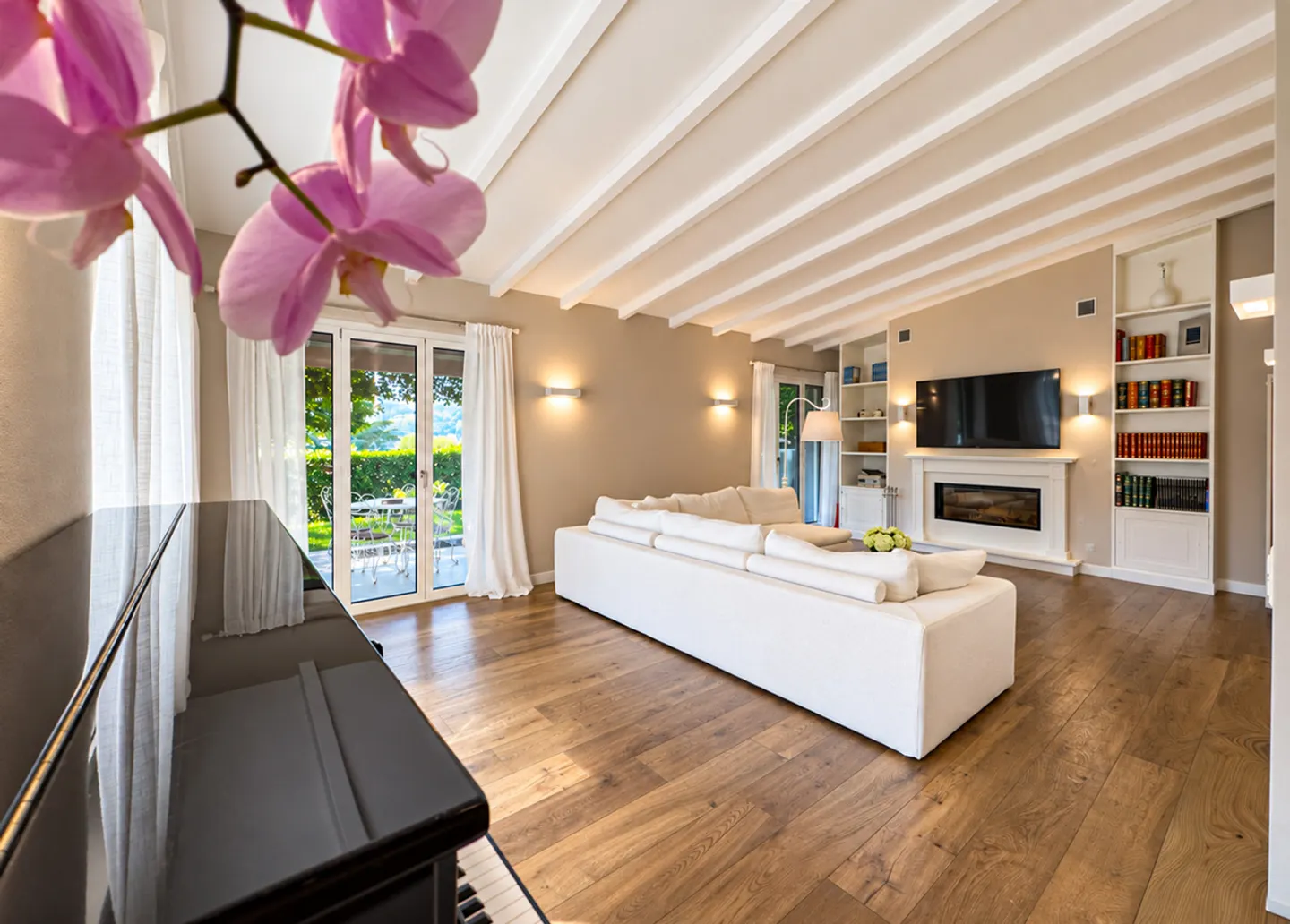 Villa with large garden in Mendrisio - Photo 3 of 28