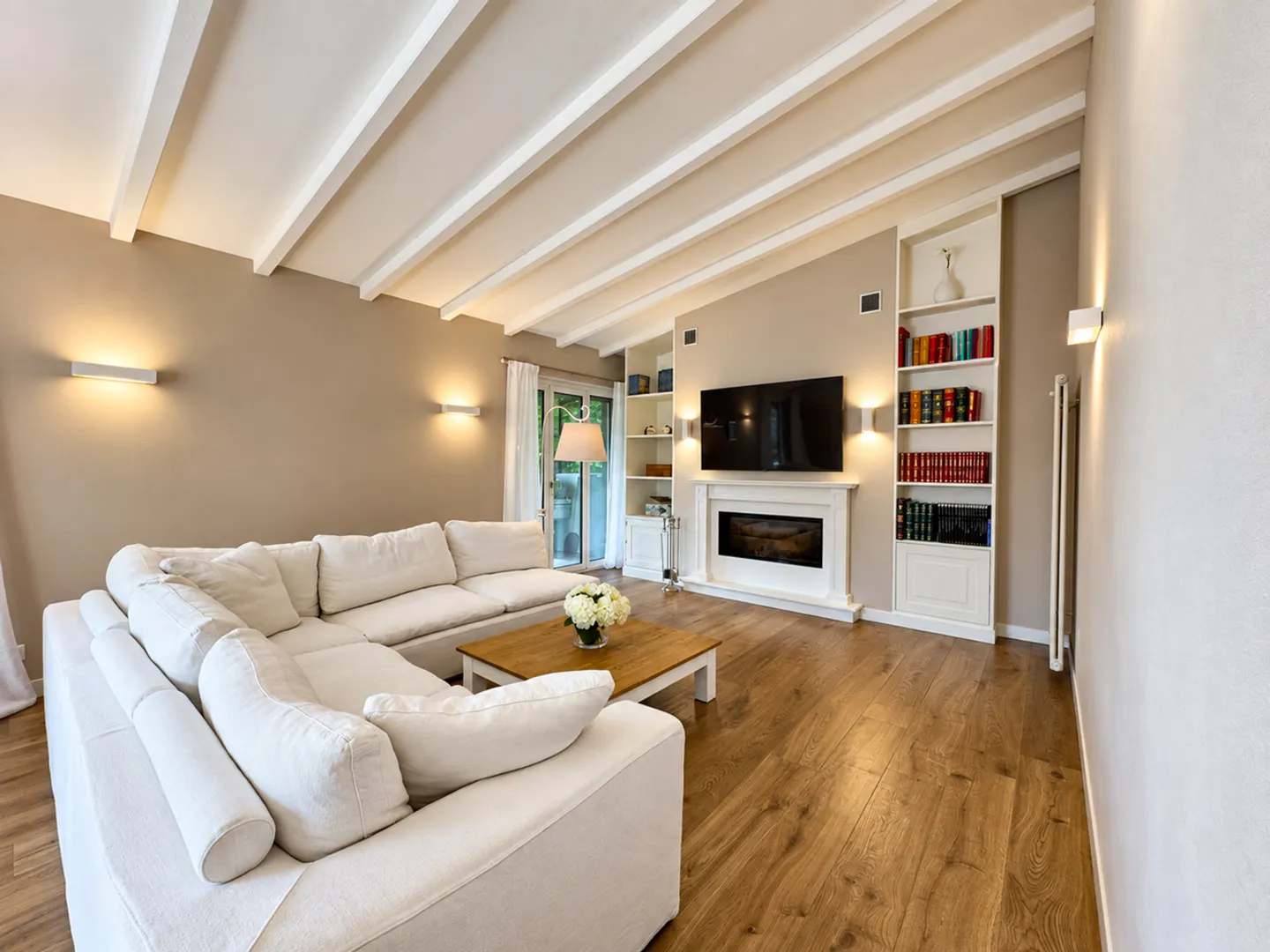 Villa with large garden in Mendrisio - Photo 4 of 28