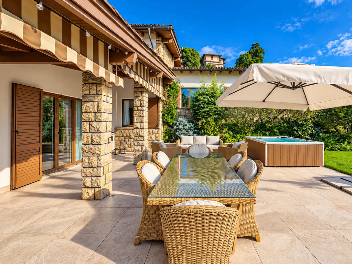 Villa with large garden in Mendrisio - Photo 10 of 28