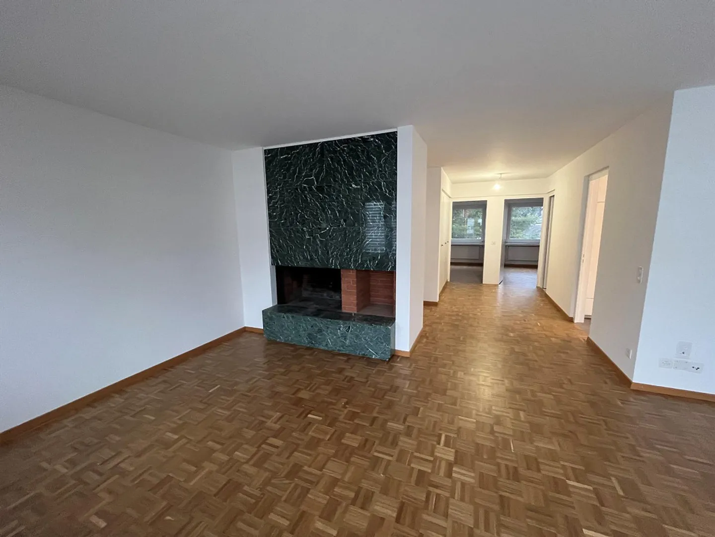 Appartement rénové avec vue sur le lac - Photo 2 sur 8