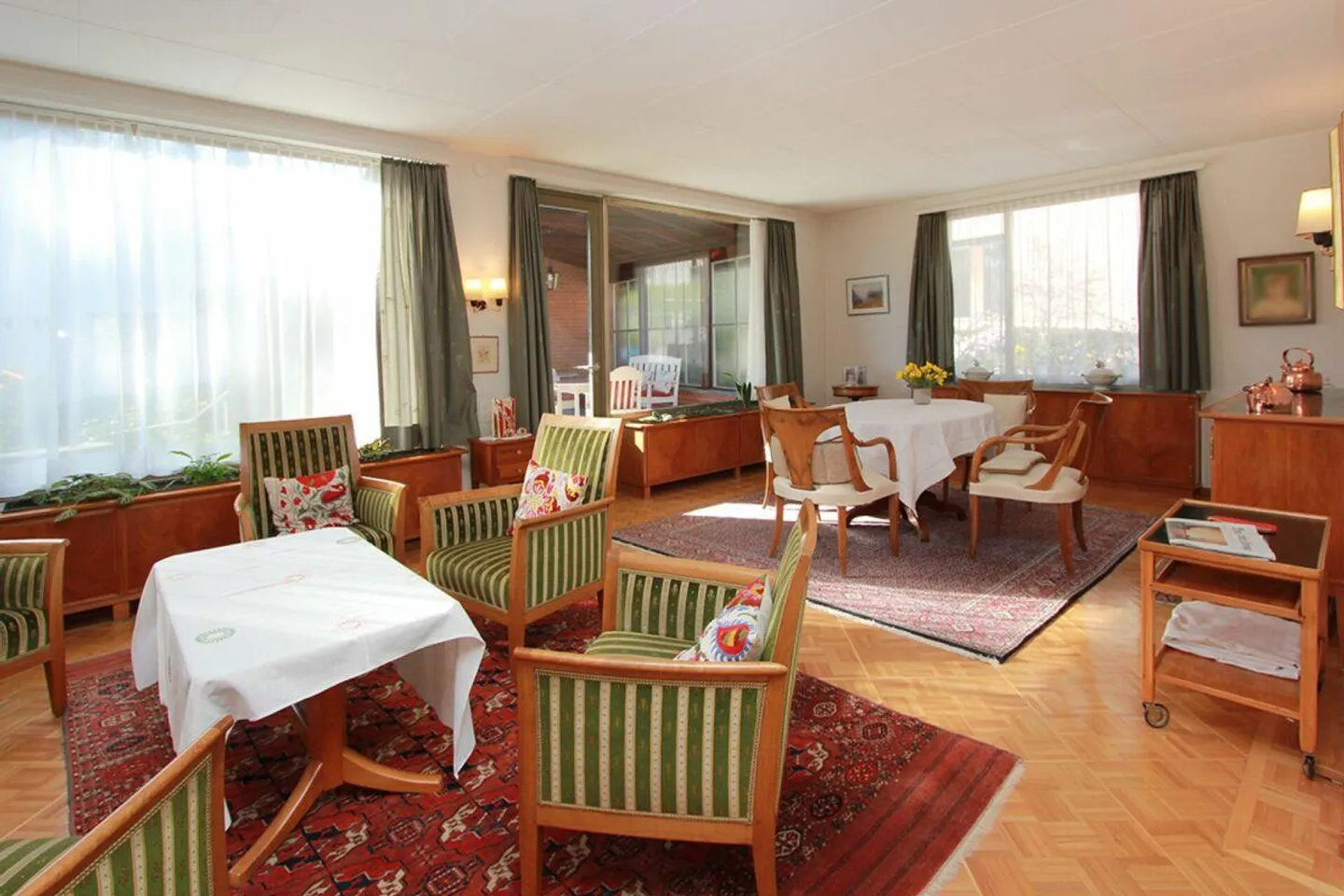 Grosses Einfamilienhaus mit Garten - Foto 4 von 13