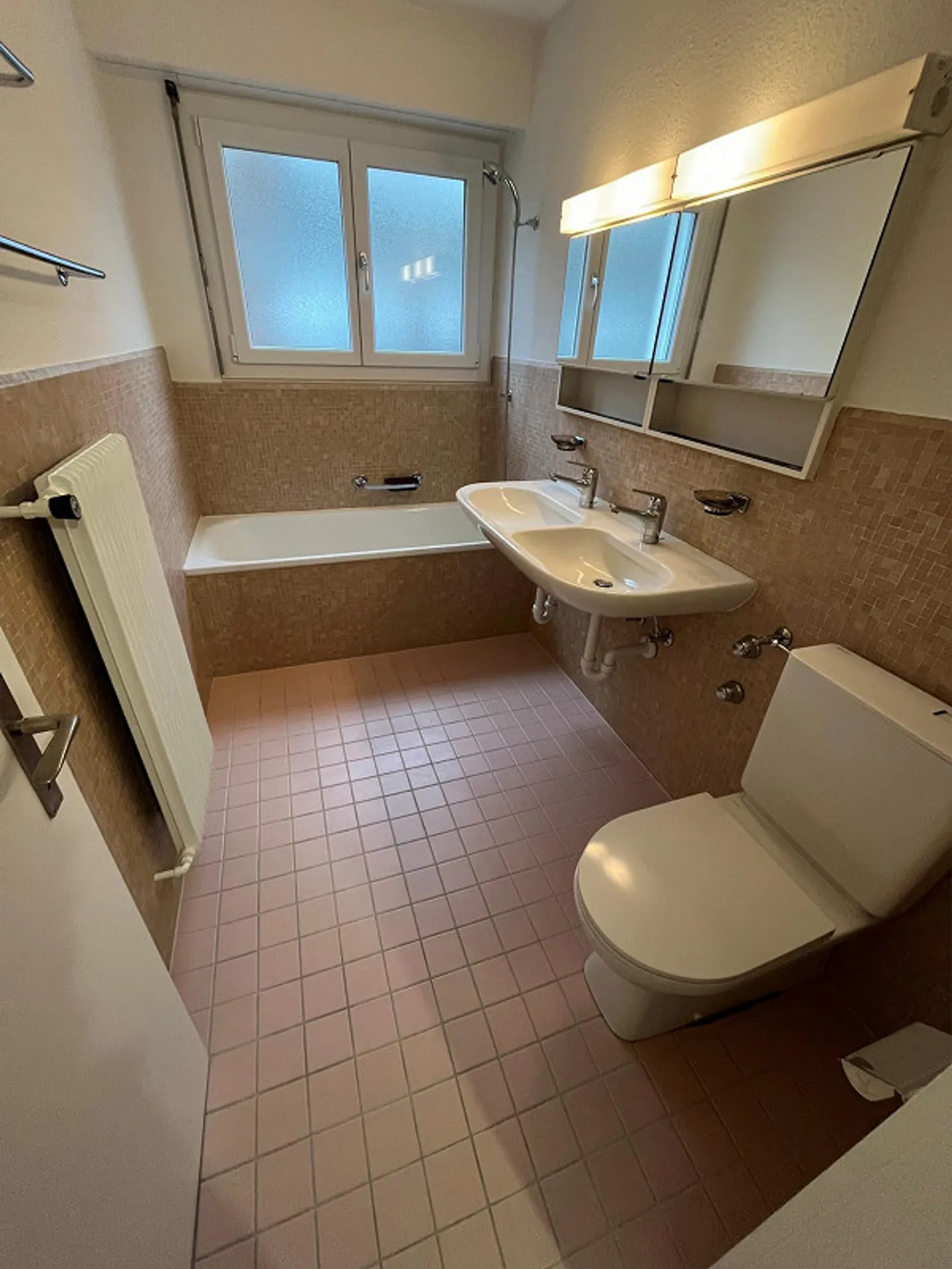 Appartement rénové avec vue sur le lac - Photo 5 sur 8