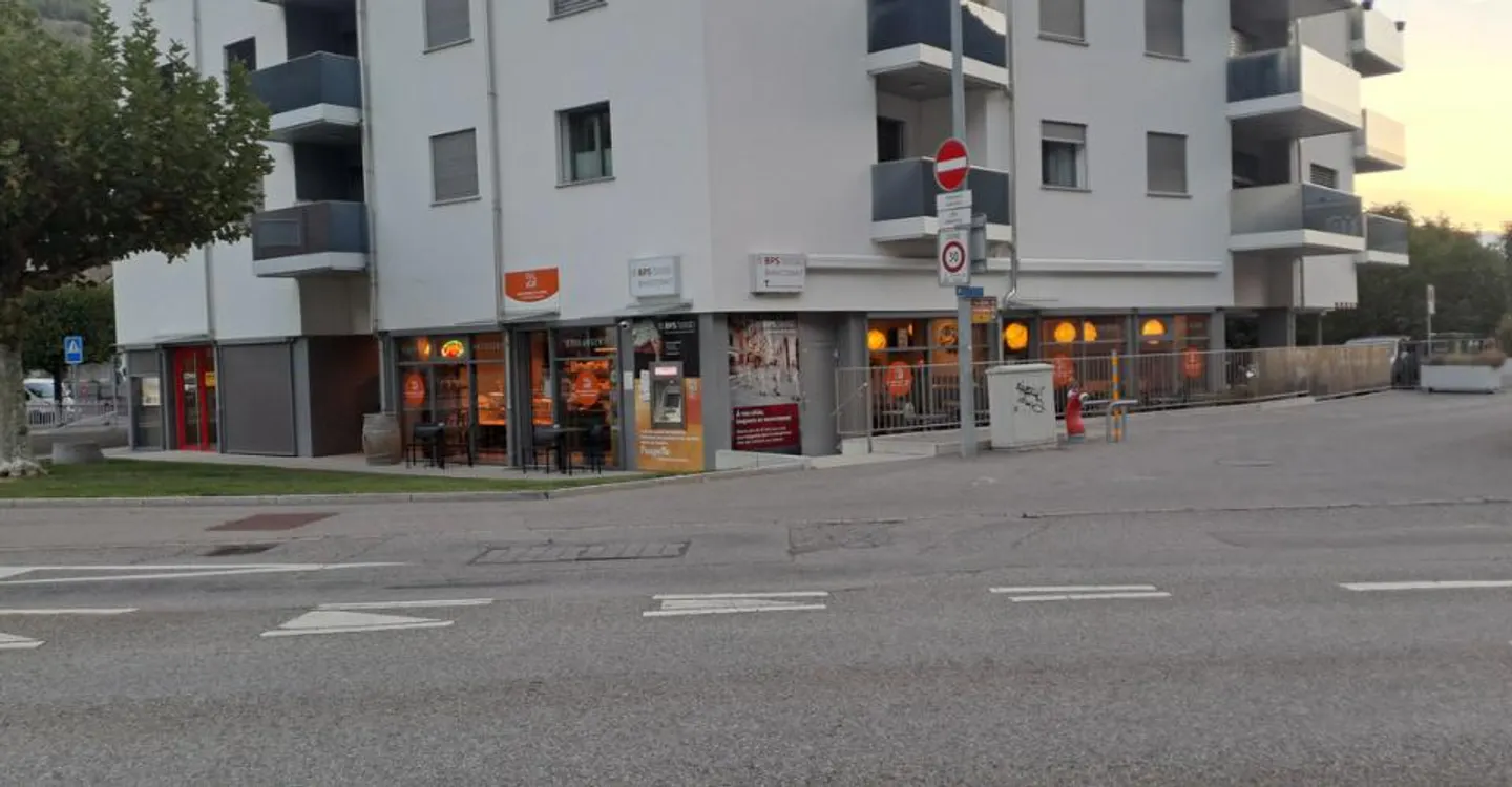 Duplex Commerciale a Martigny - Foto 1 di 12