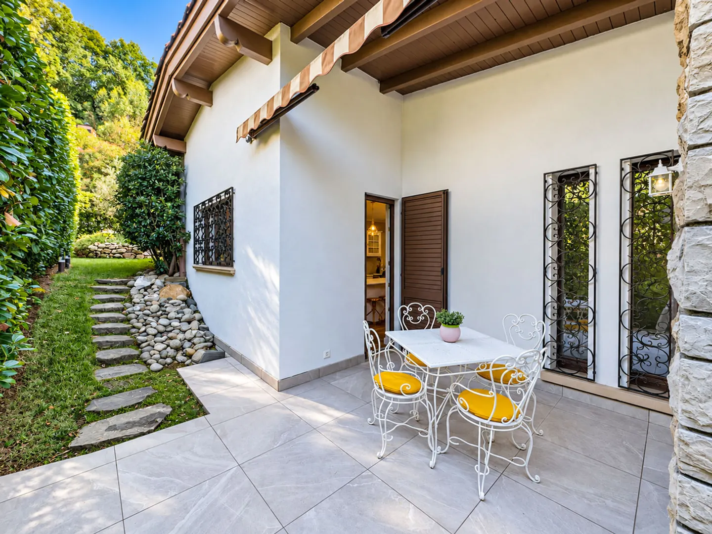 Villa with large garden in Mendrisio - Photo 12 of 28