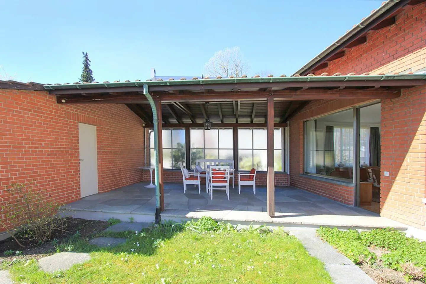 Grosses Einfamilienhaus mit Garten - Foto 11 von 13