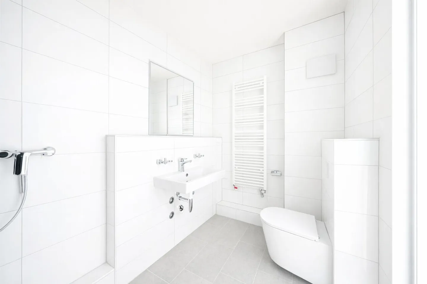 Top newly renovated property - Photo 3 of 7