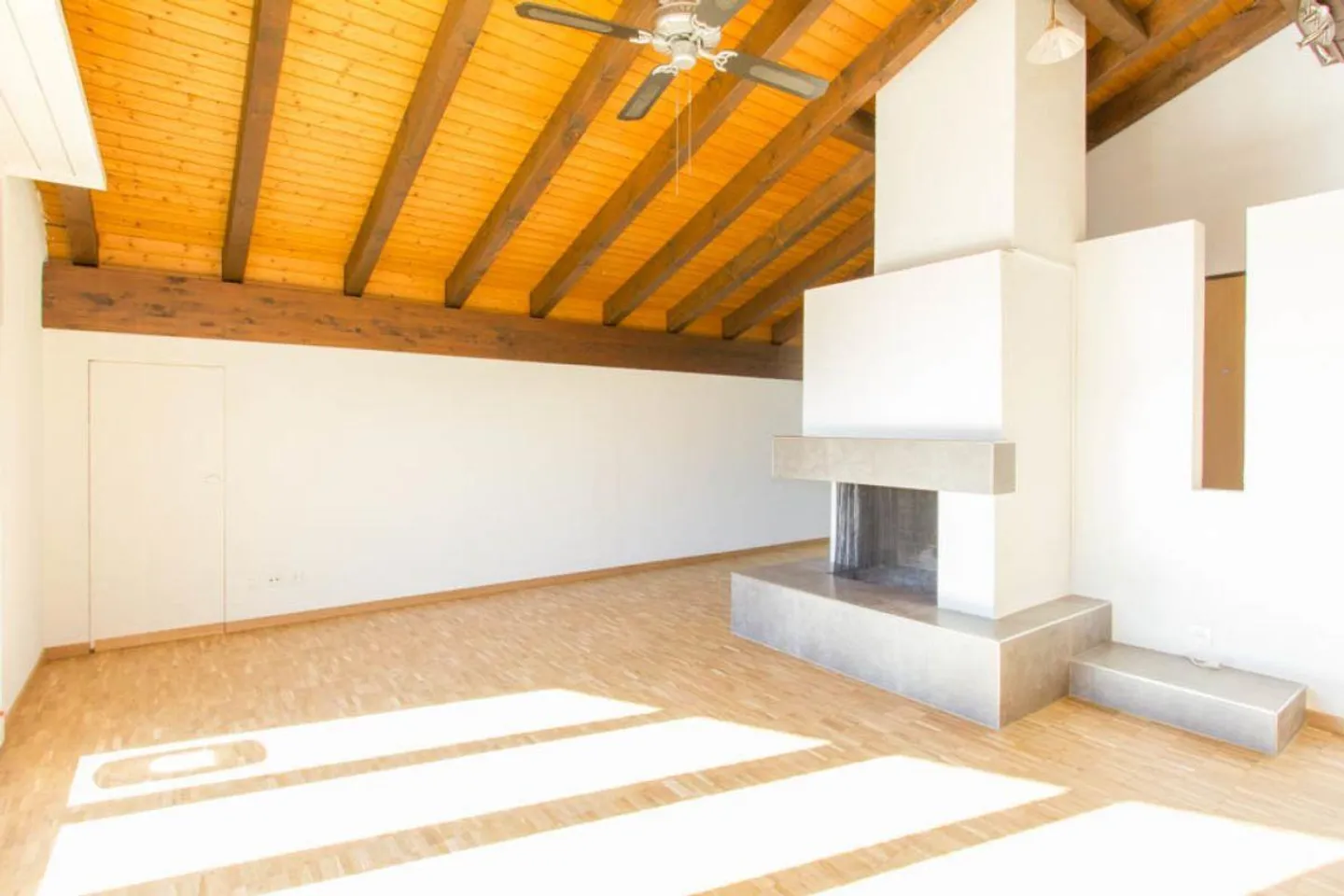 Ambiente puro: Appartamento mansardato con camino - Foto 2 di 15