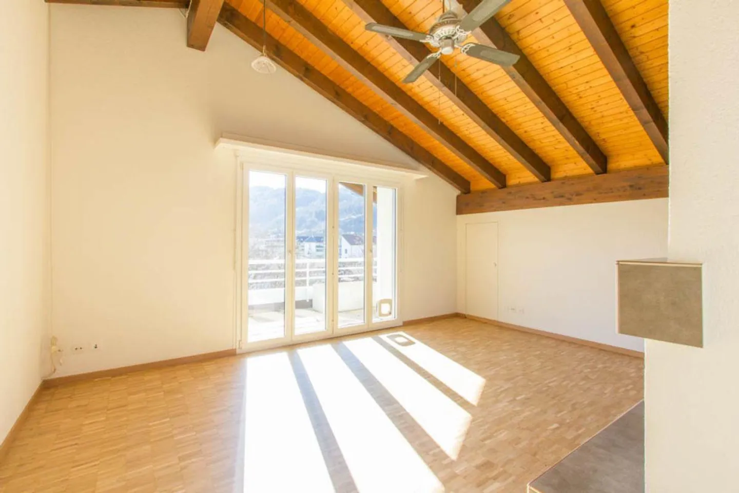 Ambiente puro: Appartamento mansardato con camino - Foto 3 di 15