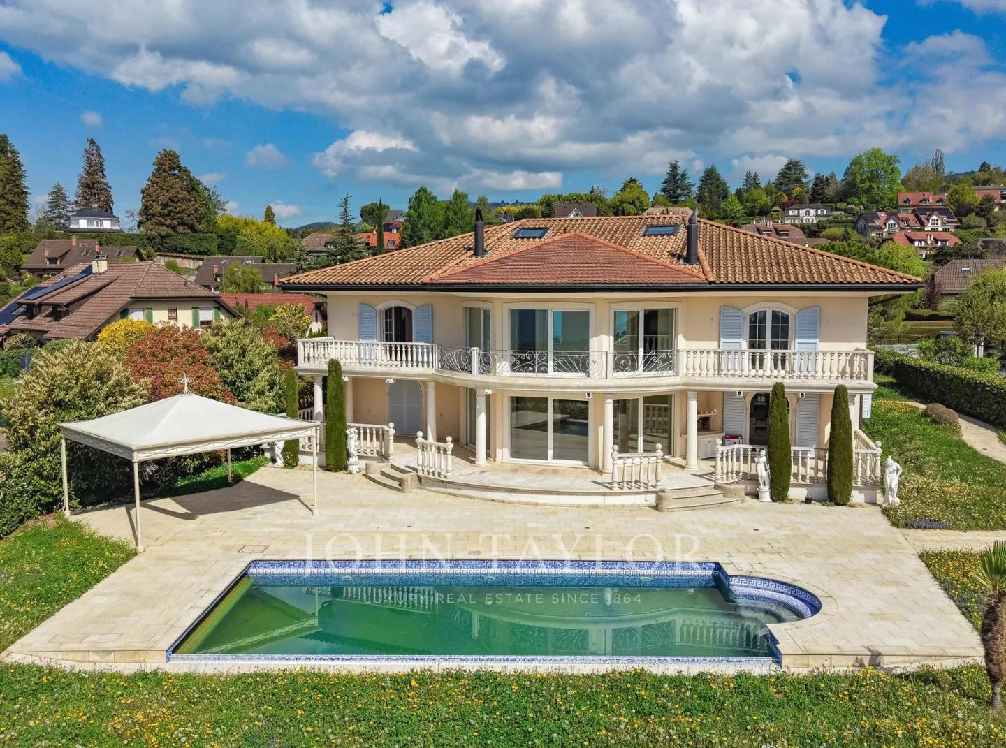 Villa de Luxe avec Vue sur le Lac - Photo 1 sur 13