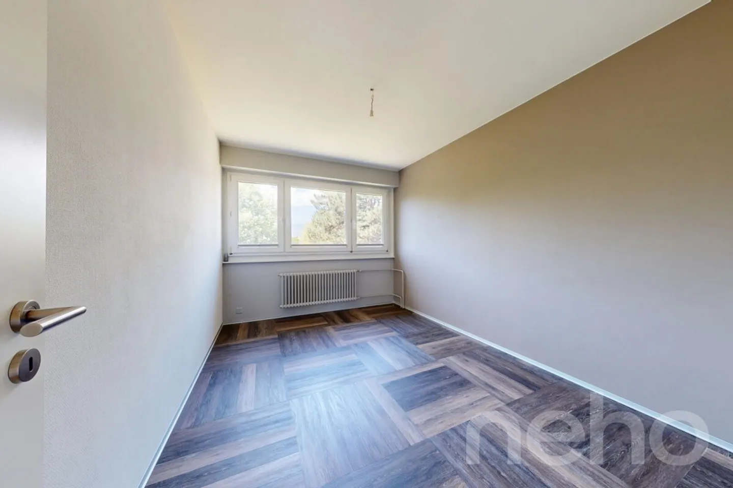 Bright Attic Apartment in Avully - Photo 9 of 12