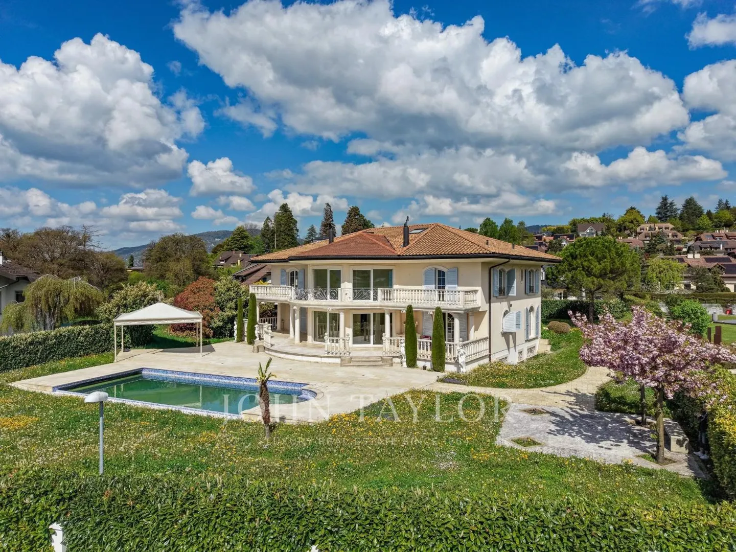 Villa de Luxe avec Vue sur le Lac - Photo 2 sur 13