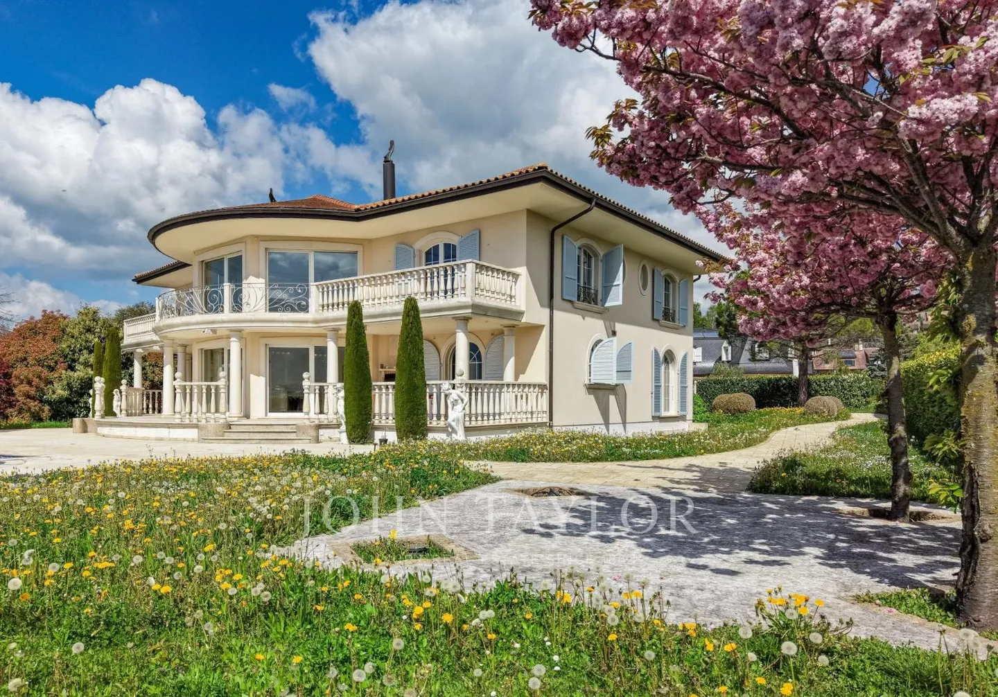 Villa de Luxe avec Vue sur le Lac - Photo 3 sur 13