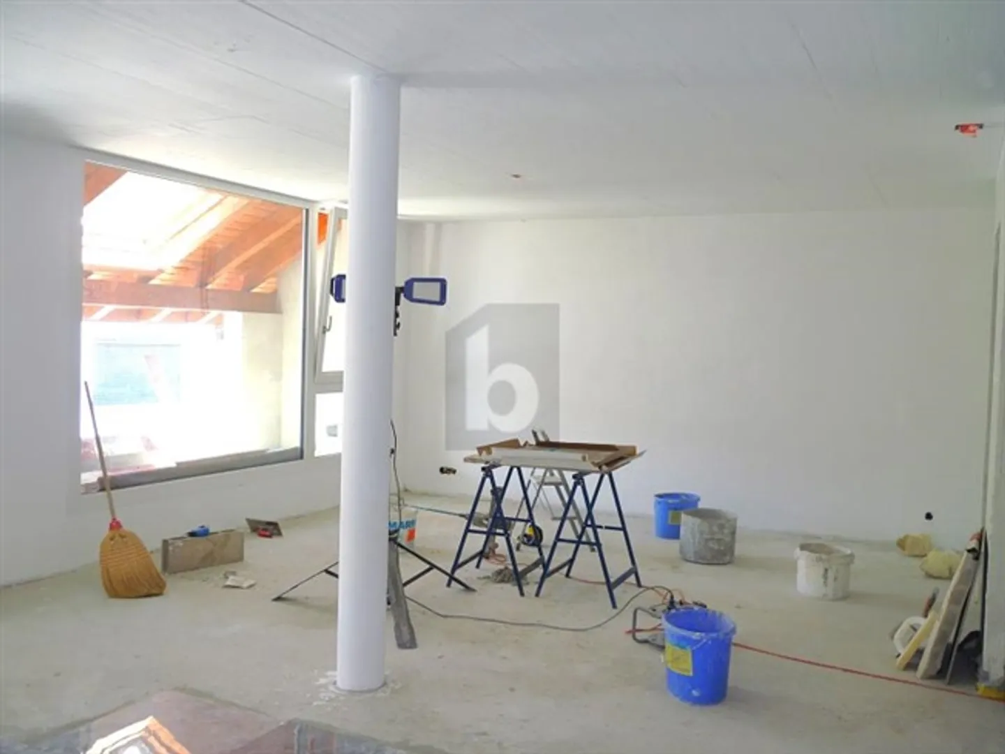 NOUVEAU BUREAU HAUT DE GAMME - Photo 2 sur 4