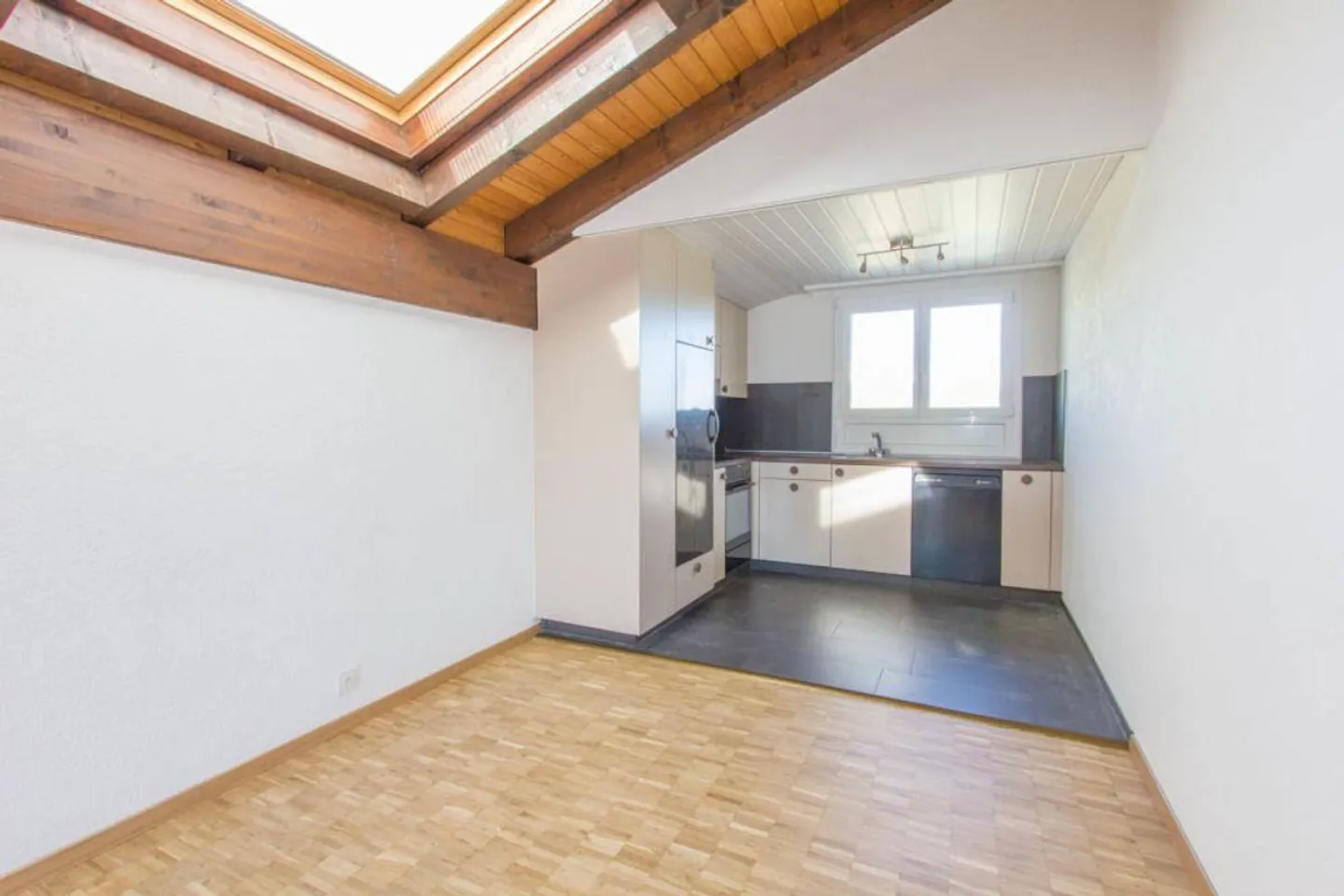 Ambiente puro: Appartamento mansardato con camino - Foto 7 di 15