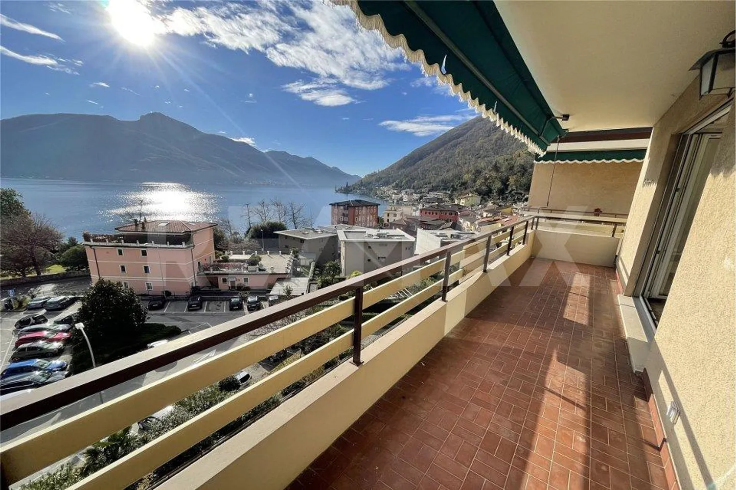 Charming 2.5-room apartment with wonderful lake view - Photo 1 of 12