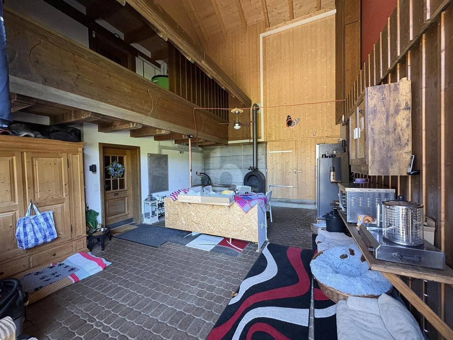 ANIMAL LOVERS AND CRAFTSMEN - A LOT OF SPACE - Photo 2 of 6