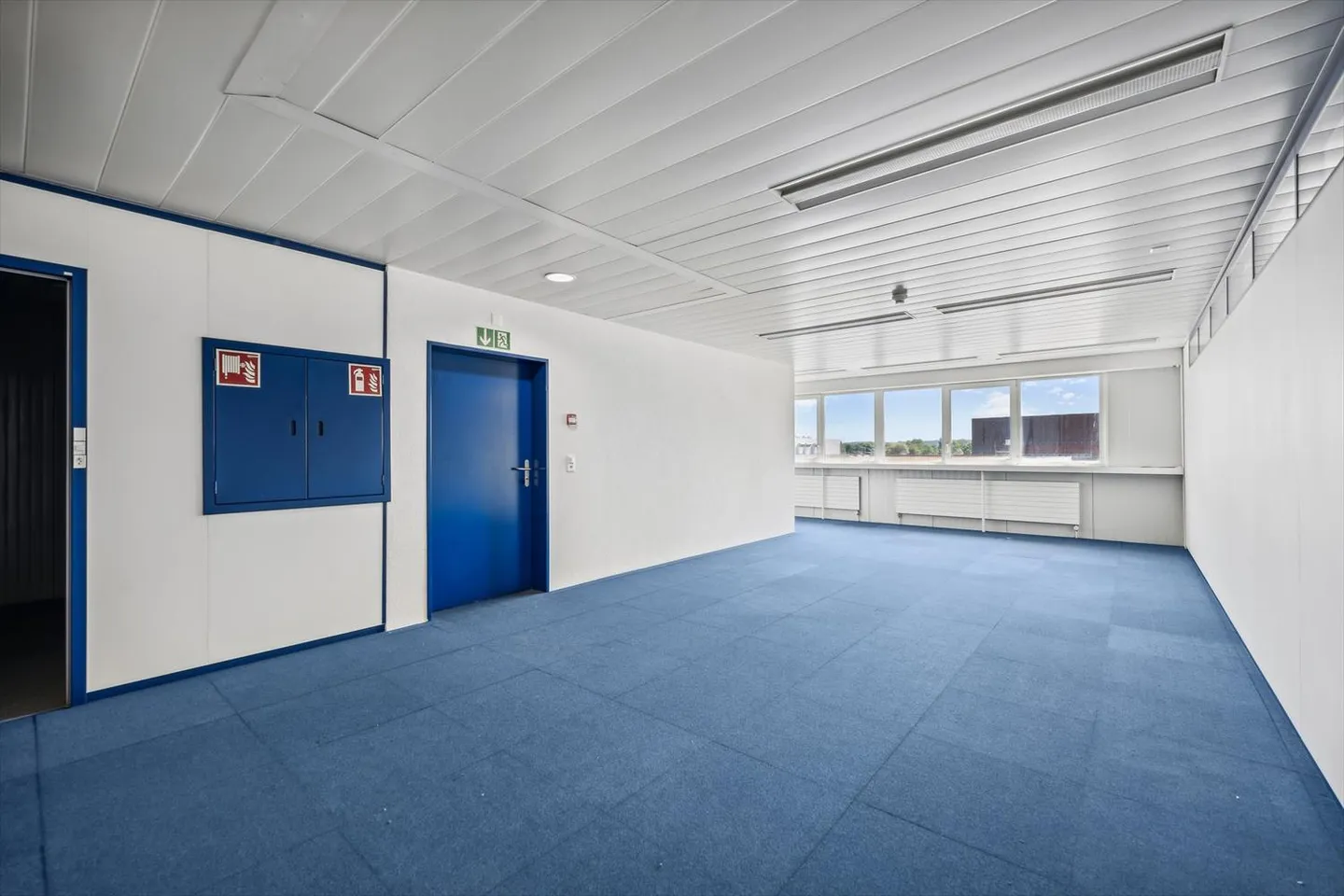 Bureaux spacieux dans un emplacement central - Photo 2 sur 9