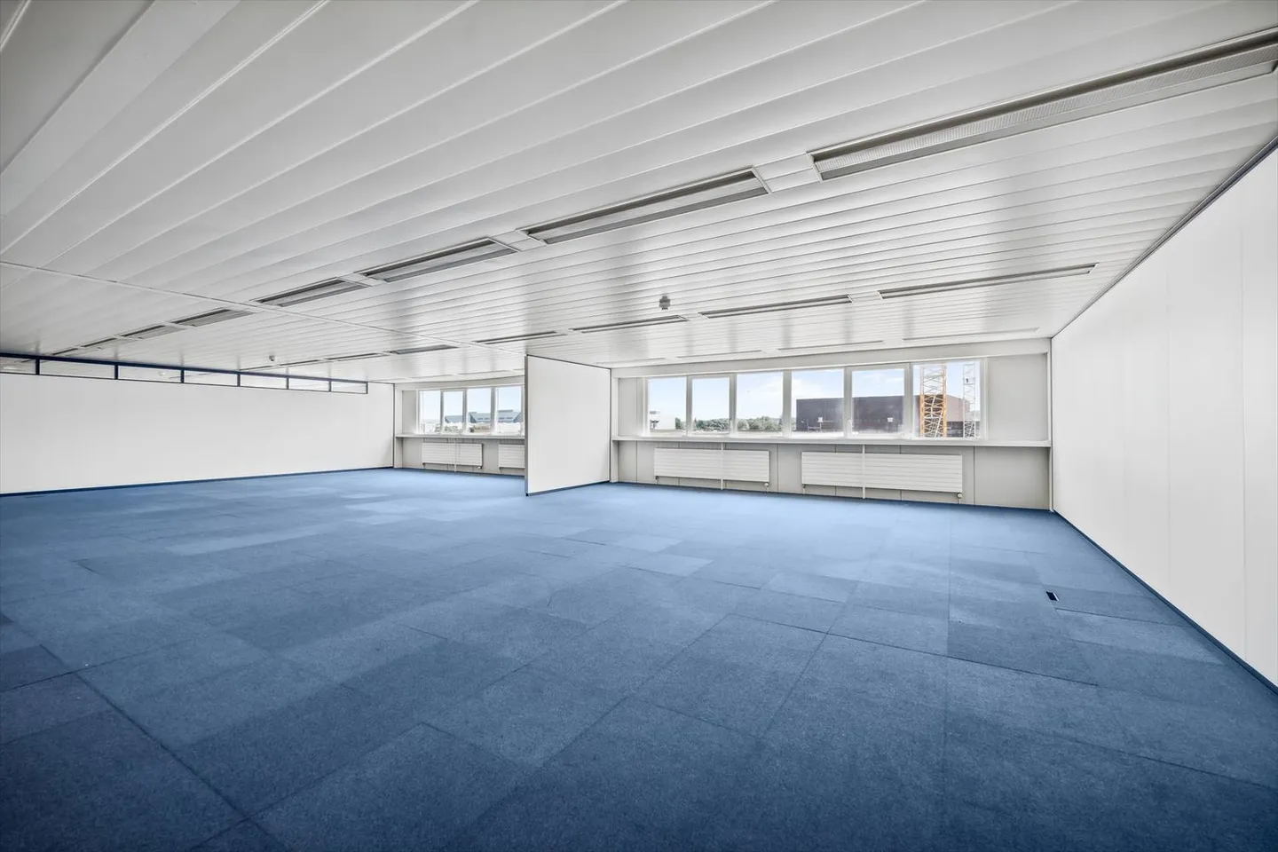 Bureaux spacieux dans un emplacement central - Photo 3 sur 9