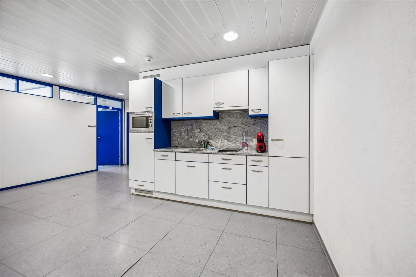 Bureaux spacieux dans un emplacement central - Photo 5 sur 9