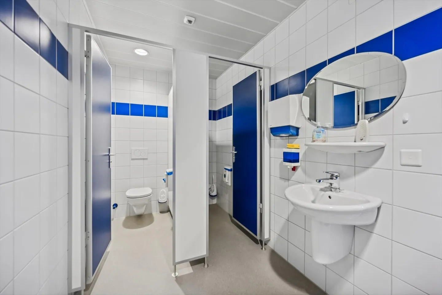 Bureaux spacieux dans un emplacement central - Photo 6 sur 9