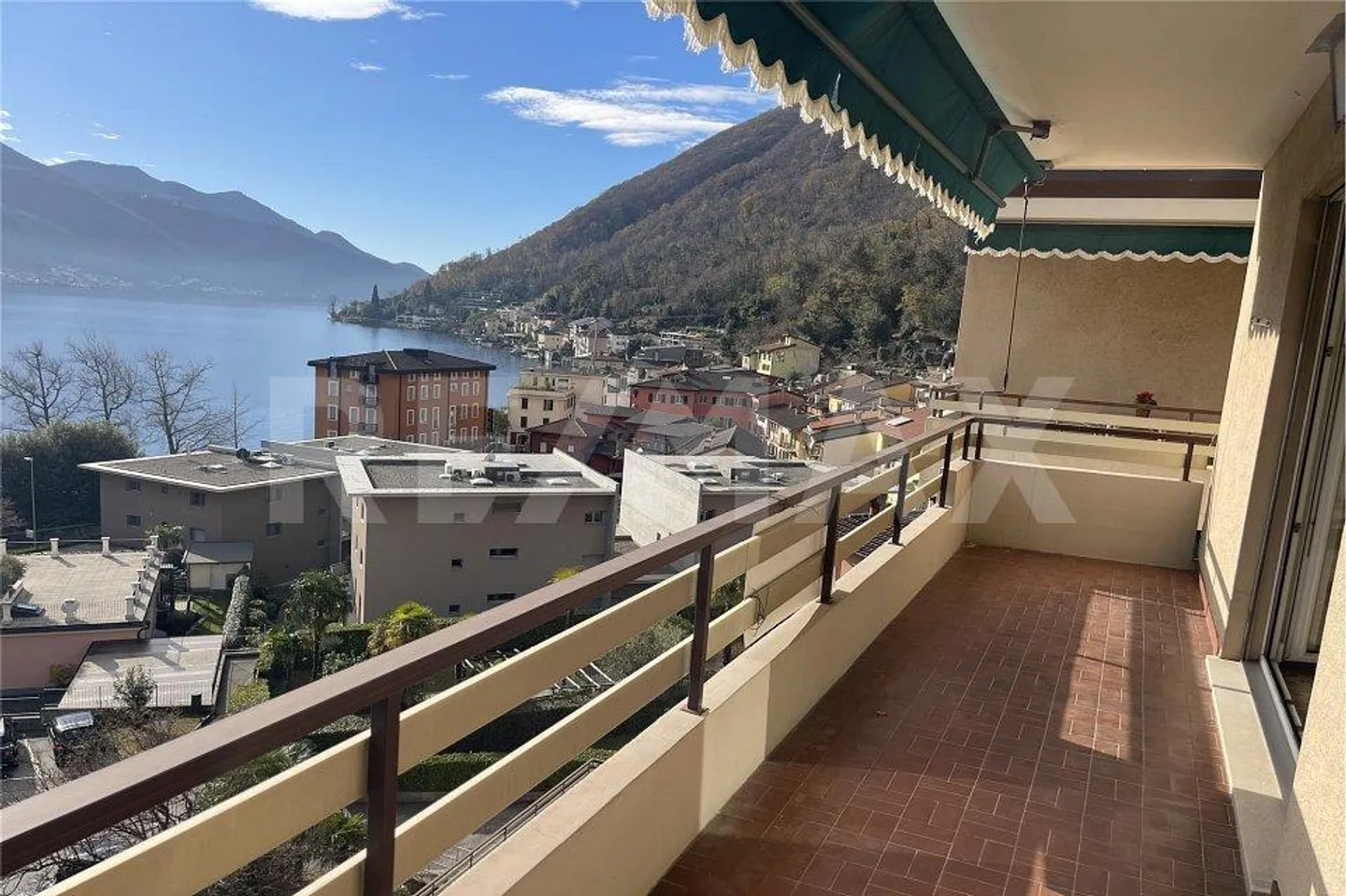 Charming 2.5-room apartment with wonderful lake view - Photo 3 of 12