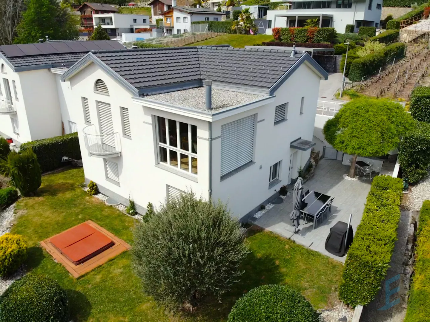 Exklusive prächtige Doppelhaushälfte mit 5 Zimmern in Corin - Foto 1 von 15